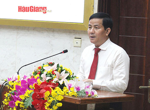Đồng chí Trần Văn Huyến, Phó Bí thư Thường trực Tỉnh ủy, Chủ tịch HĐND tỉnh, phát biểu tại hội nghị.